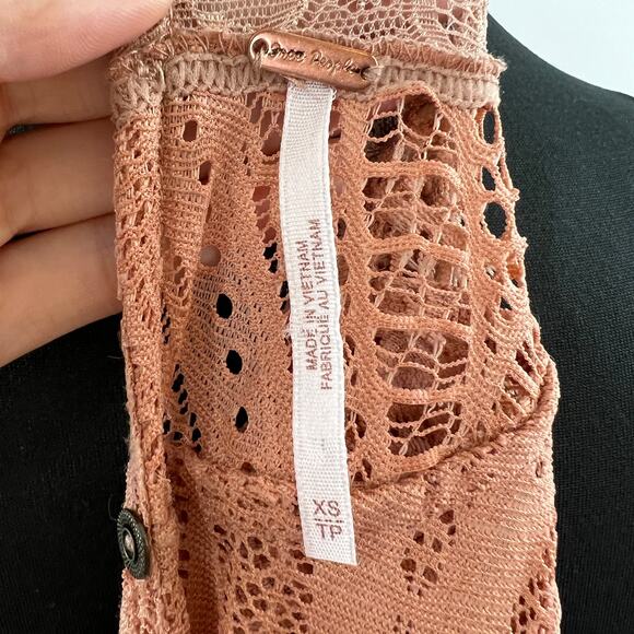 FREE PEOPLE Women's Blush Dusty Rose High Neck Monaco Lace Blouse Top Size XS - Picture 7 of 9